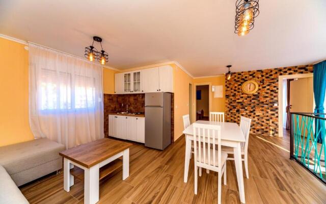 Apartments and Rooms Sole Mar