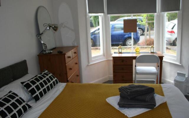 Luxury Apartment-golden Triangle, Parking & Garden