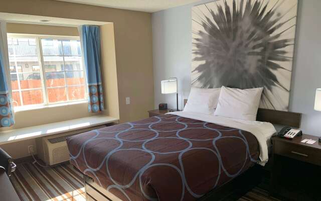 Super 8 by Wyndham Joliet