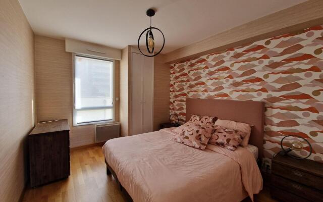 Comfortable Apartment, 50 m Sandy Beach