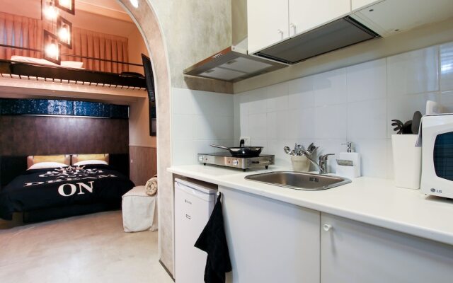 Modern Central Studio 5 min to Beach