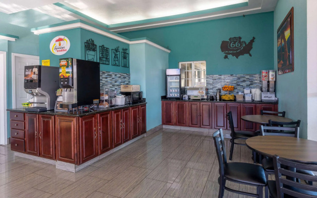 Super 8 by Wyndham Conference Center NAU/Downtown