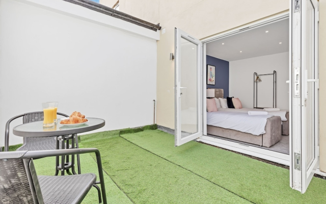 Right On : Bright On Apartment 1C | By My Getaways