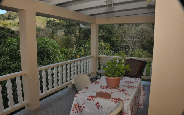 Len & Leona Holiday Hideout
