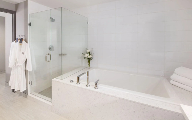 Sheraton Vancouver Guildford Hotel