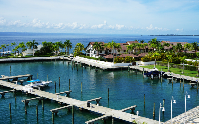 The Bannister Hotel & Yacht Club