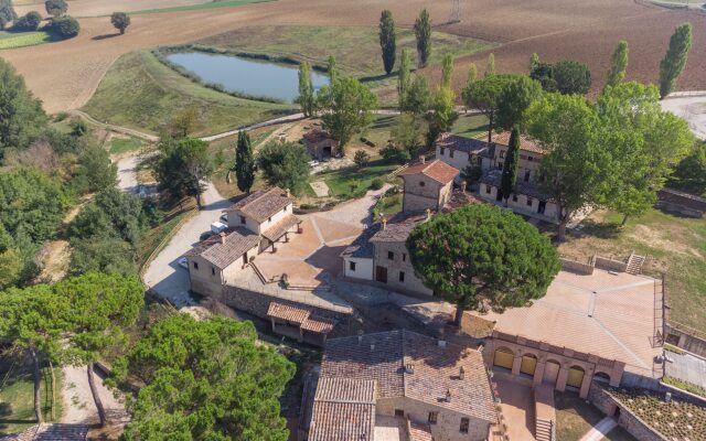 Agriturismo Borgo Pulciano in Montone
