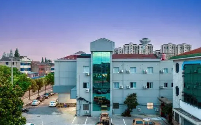 Late Guiju Cinema Apartment (Changzhou Hengshanqiao Branch)