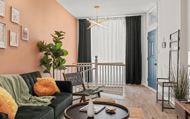 Stylish 1BR/2BA Near Liberty Bell