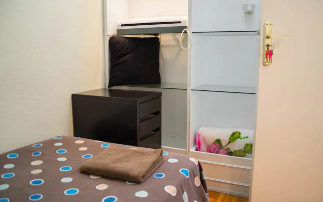 Go Bcn Hostal Ideal Badal - Hostel
