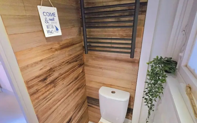 Coastal Cosy Cabin With hot tub