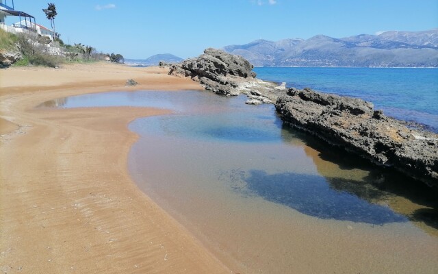 Alekos Beach Houses-Romance