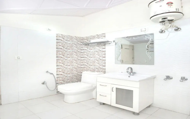 OYO 12185 Home Wayside Villa 3BHK Apartment Kasauli