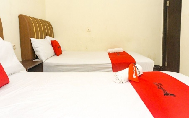 RedDoorz near Sentani Airport Jayapura – Guest Rooms – Sentani