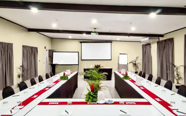 Tanoa Skylodge Hotel