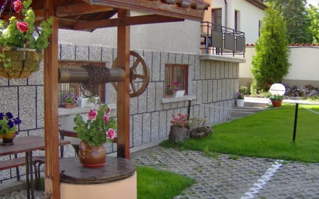 Family Hotel Emaly 1