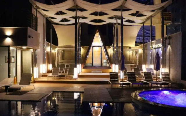 Baymond Hotel