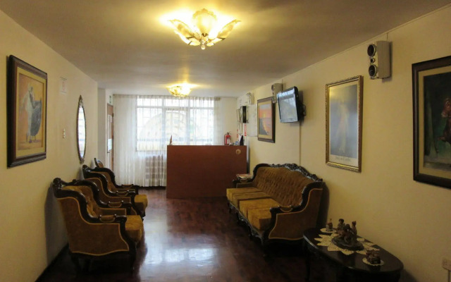 Las Palmeras Inn