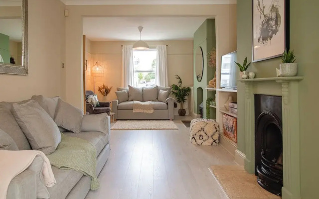 Stunning Townhouse with Large Garden