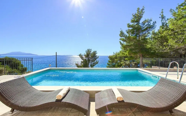 Modern Villa in Cres With Pool