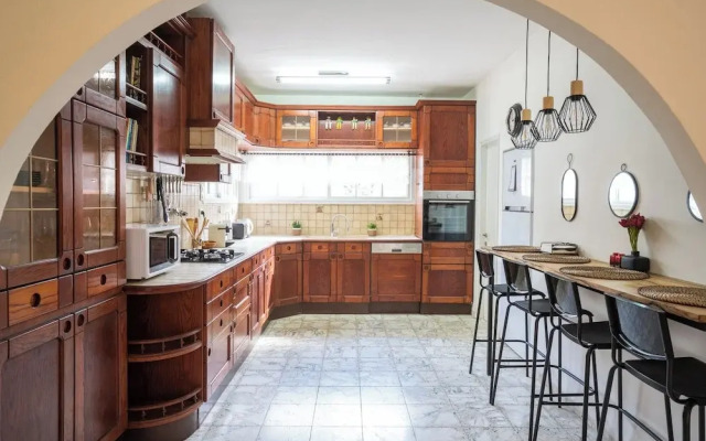 Supreme 4BR Villa With Garden & Sea View