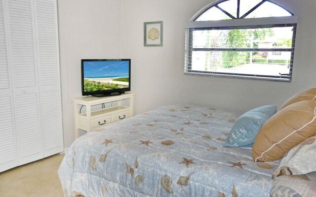 Waterfront Home With Pool and Western Exposure