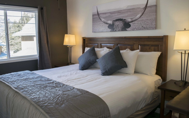 Banff Boundary Lodge