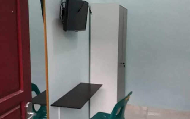 OYO Life 92780 Kost Bara