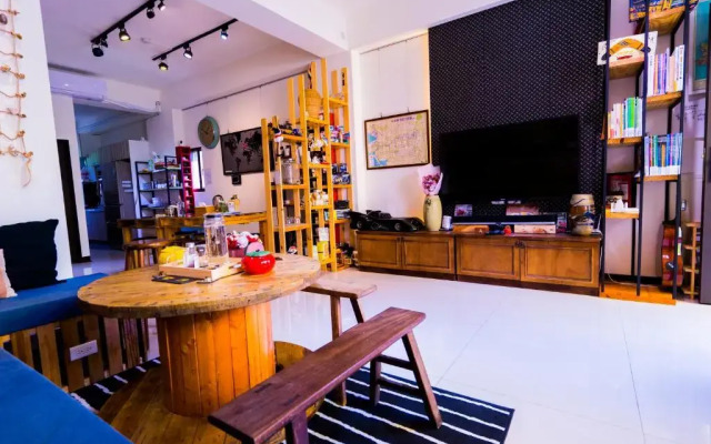 K&B Happy Hostel