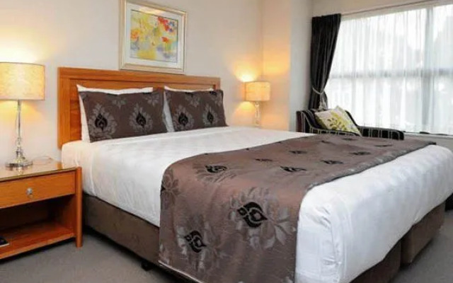 Quality Suites Alexander Inn