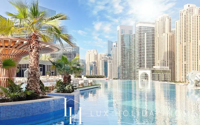 LUX The JW Marina Studio 2