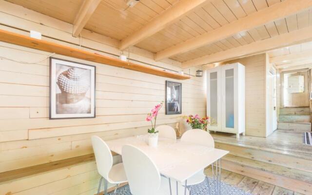 Houseboat in Jordaan Area