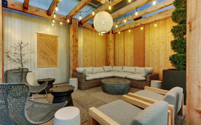 The Chattanoogan Hotel, Curio Collection by Hilton