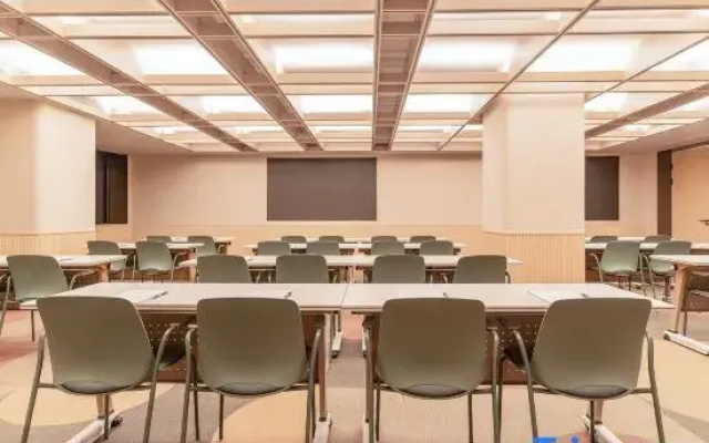 Orange Hotel (Xichang Qionghai 17du Huoba Square)