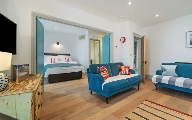 Windermere House - Sea Views Close to Harbour