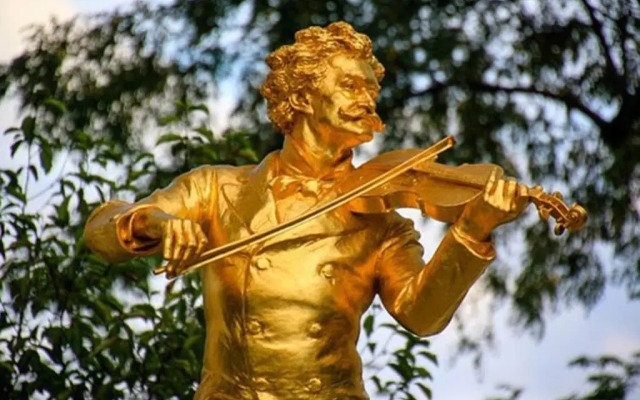 Bright Apartment in Hip & High Quality Neighborhood