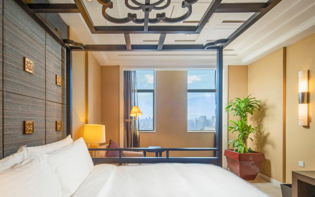 Crowne Plaza Chongqing Jiefangbei(Formerly InterContinental Chongqing)