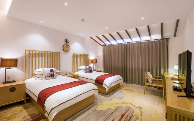 Longmen Impression Hotel