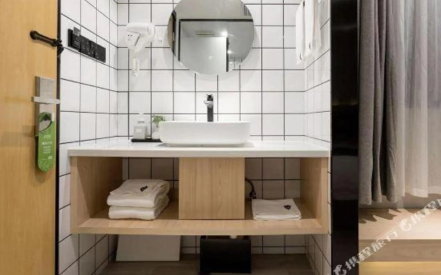 Changee Hotel (Shanghai Anting Auto City)