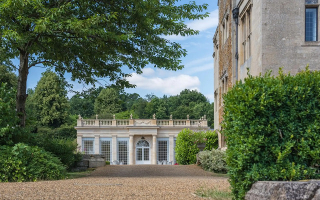 Rushton Hall Hotel & SPA