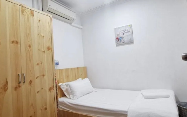 90372 Greybirds Hostel