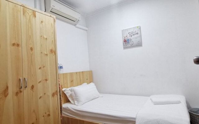 90372 Greybirds Hostel