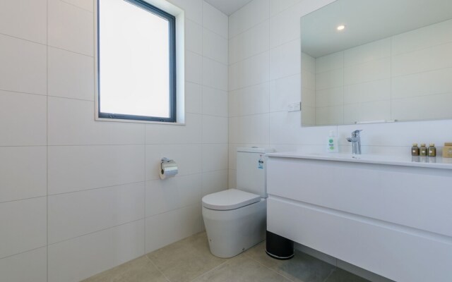 Hero Holiday House L12