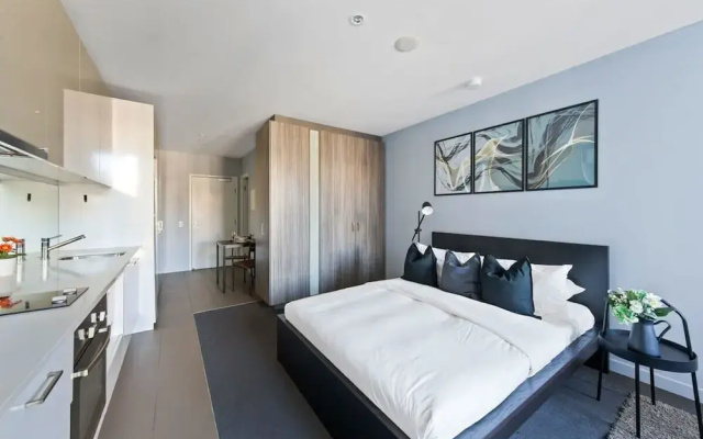 A Cozy & Stylish Studio Next to Southern Cross