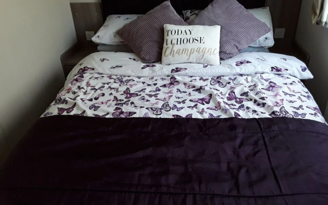 Luxury Caravan Only 10 Mins From the Beach
