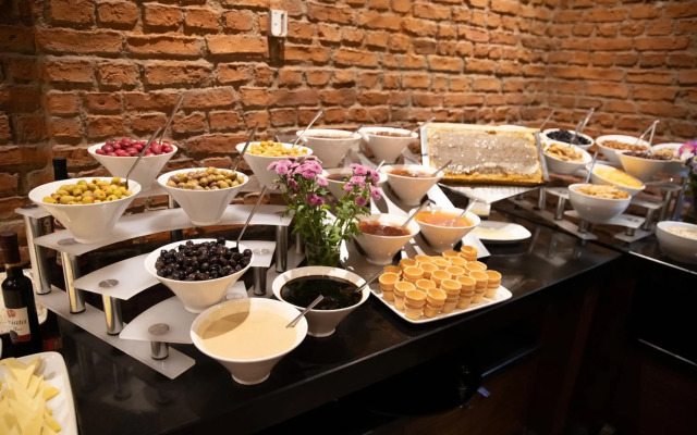 Grand Aras Hotel & Suites