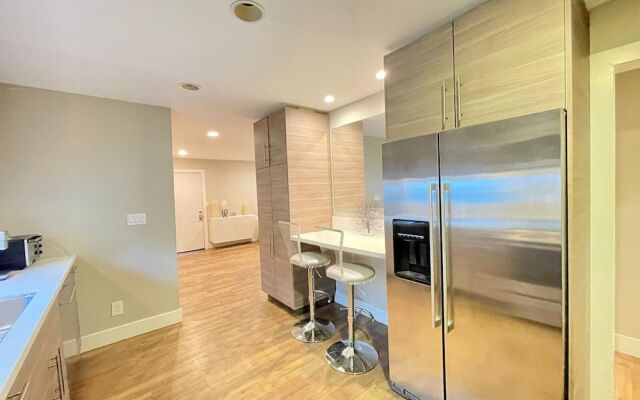 Modern 1Bd Famous  Venice 10B