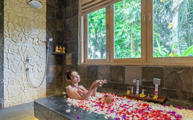 Brand New luxury 3BR Villa Ethnic Ubud 2