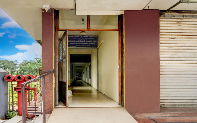 Hotel O Pathanamthitta Near Mahatma Gandhi Statue