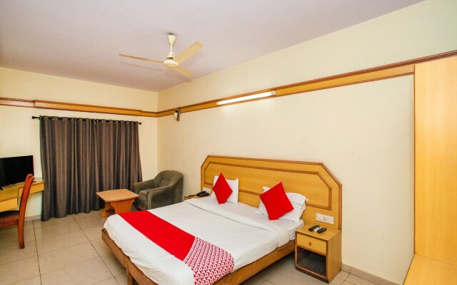 OYO 649 Hotel Ajantha Trinity Inn
